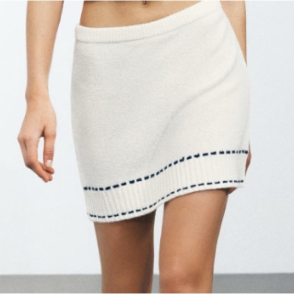 Zara NWT Elegant Cream Knit Skirt with Navy Accents
